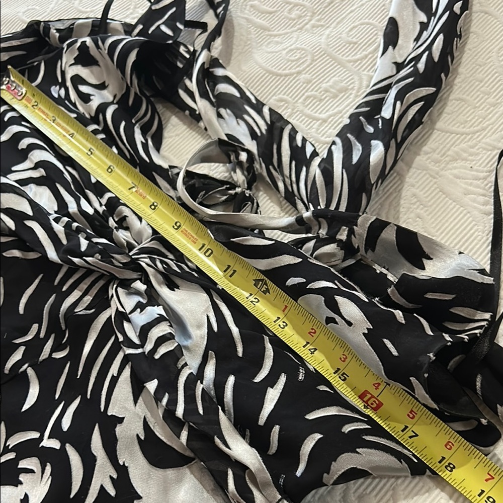 BCBGMaxAzria Black and White Silk Blend Embellished Maxi Dress. Lined. Halter - Picture 13 of 13